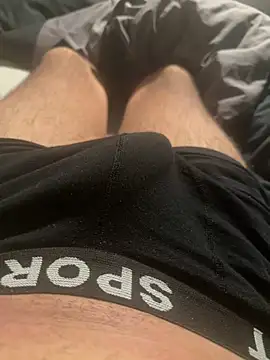 spritzerboy23 online show from December 17, 9:43 pm