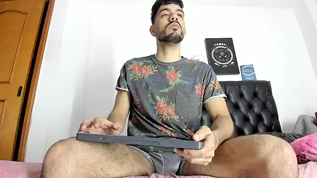 JohanyLatino online show from December 28, 11:41 am