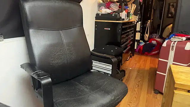 leanjamesdean online show from April 9, 3:15 am