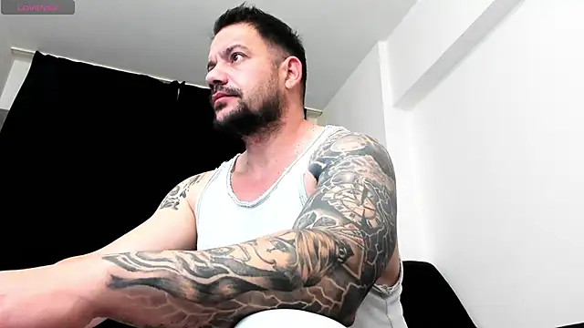 musclemonster31 online show from December 21, 11:57 pm