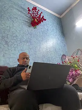 Dick 6inches online show from December 21, 8:22 am