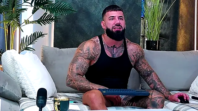 masterkingofmusclee online show from September 10, 7:40 am