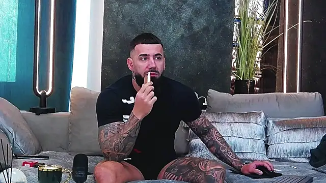 masterkingofmusclee online show from February 14, 6:34 am