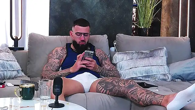 masterkingofmusclee online show from March 18, 8:39 am