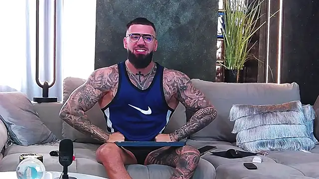 masterkingofmusclee online show from March 10, 7:22 am