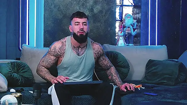 masterkingofmusclee online show from December 11, 8:49 am