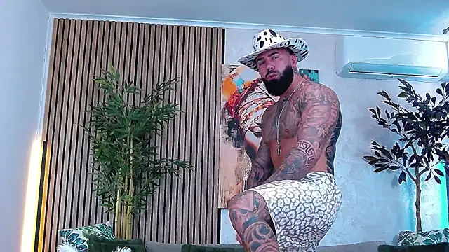 masterkingofmusclee online show from June 8, 9:10 am