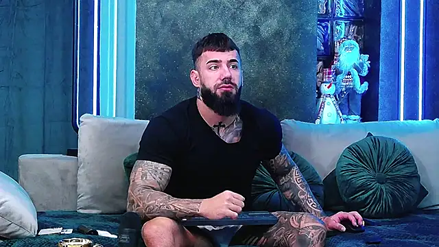 masterkingofmusclee online show from December 6, 8:48 am