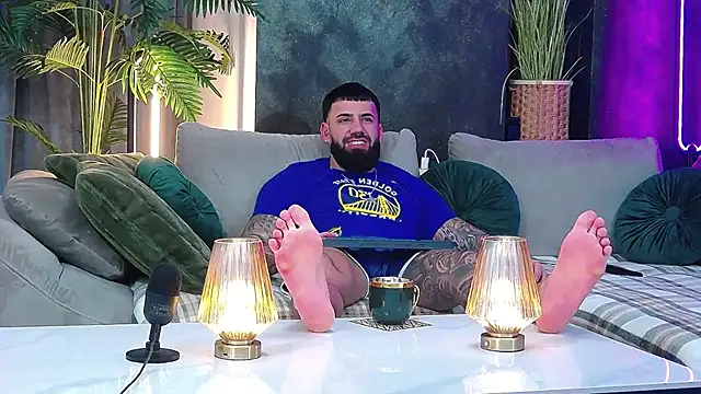 masterkingofmusclee online show from February 17, 9:46 pm