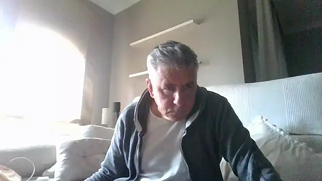 Snapshot of fransexdol chatting on March 6, 9:58 am fransexdol online show from March 6, 9:58 am
