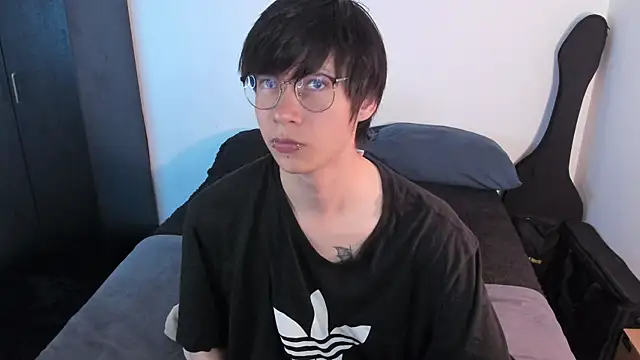 Aventure Twinks online show from April 17, 9:28 pm