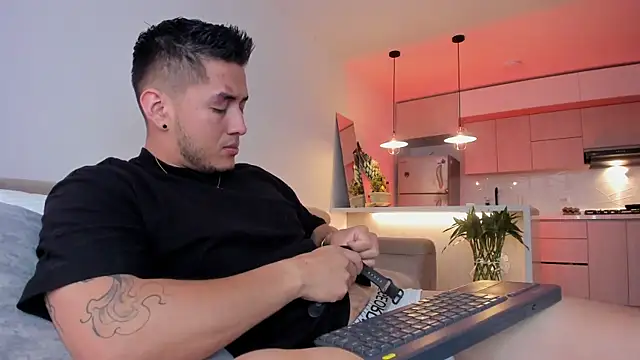 Snapshot of Chriskyle_ chatting on December 5, 1:28 pm Chriskyle  online show from December 5, 1:28 pm