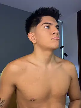 santiago 01 online show from April 3, 10:28 pm