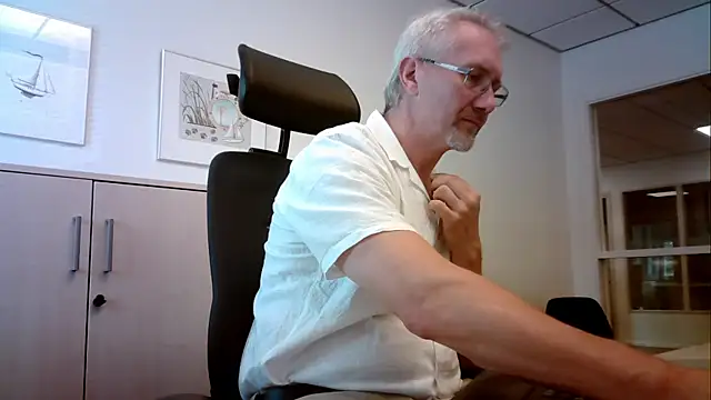 tom-swede online show from July 17, 11:39 am