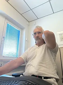 tom-swede online show from July 21, 10:28 am