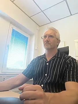 tom-swede online show from August 4, 2:32 pm