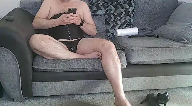 Snapshot of Safaslave chatting on March 17, 9:22 am Safaslave online show from March 17, 9:22 am