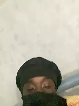 Snapshot of elninoblacko chatting on February 25, 12:14 am elninoblacko online show from February 25, 12:14 am