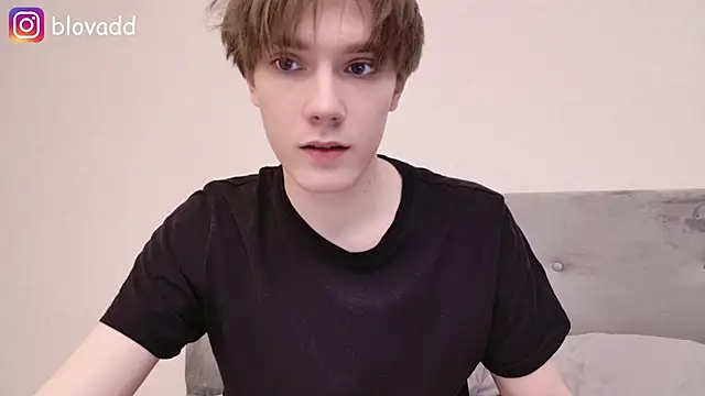 callmenineoneseven online show from February 25, 5:19 am