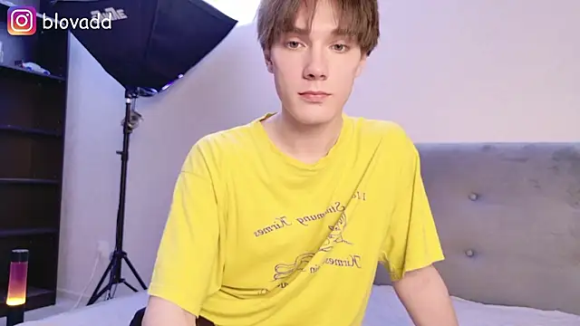 callmenineoneseven online show from February 10, 5:06 pm