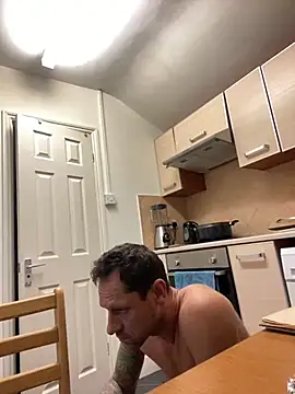 Yourhotboy 42 online show from December 4, 6:48 pm