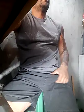 hecwil8 online show from February 12, 1:06 pm