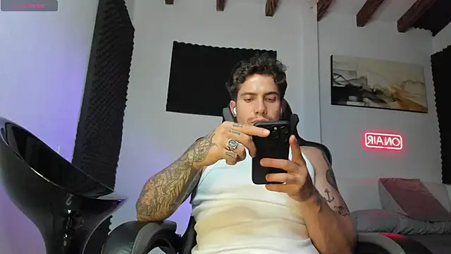 LucianSinclair online show from November 13, 3:44 am