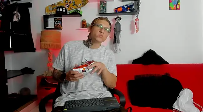 Tom Krakow online show from December 5, 8:13 pm