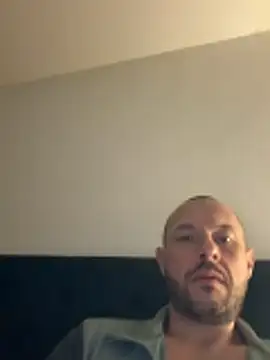 Guitccch online show from February 14, 1:33 am