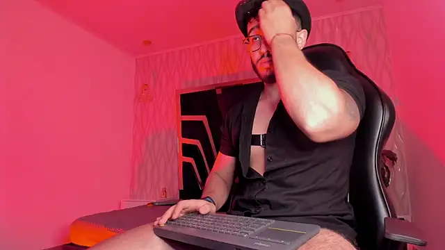 Liam Kleiin online show from November 25, 11:45 am