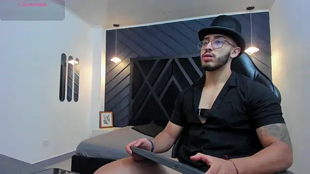 Liam Kleiin online show from October 21, 11:35 am