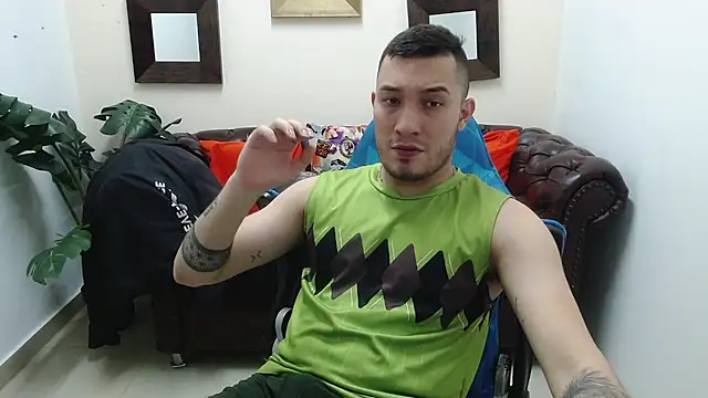 Snapshot of Airon_Blade chatting on February 1, 10:02 pm Airon Blade online show from February 1, 10:02 pm