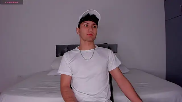 Valerio James7 online show from March 12, 3:46 am