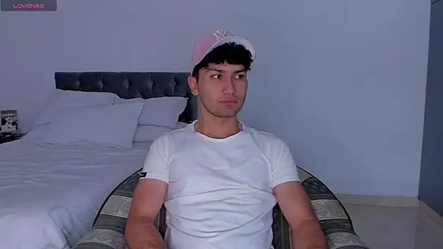 Valerio James7 online show from December 3, 4:06 pm