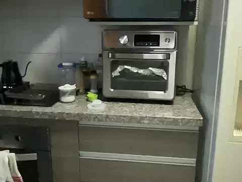 littlelatinhunter online show from December 23, 11:08 am