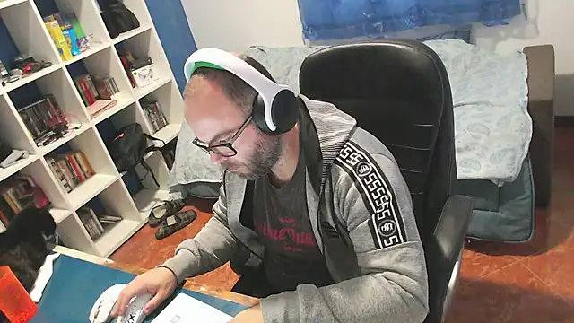 ravingr4d4 online show from January 12, 9:13 am