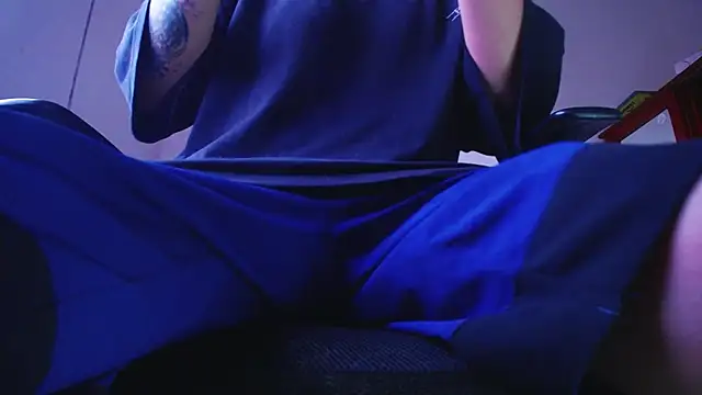 zacwatson  online show from January 5, 10:13 pm