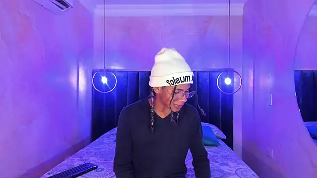 Maxim-Walker online show from November 9, 3:32 am