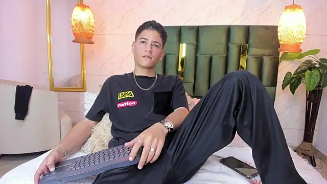 Levy Steve online show from December 19, 4:42 am