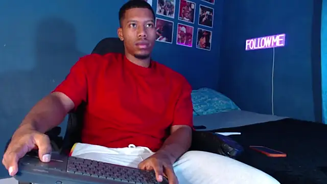 Andrew hoult  online show from December 3, 11:02 pm