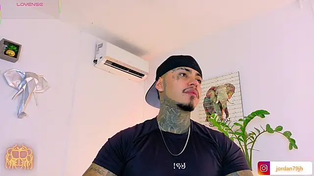 JordanSmiith  online show from July 20, 9:27 pm