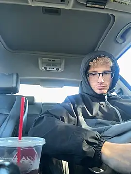 Snapshot of CreamyAustin chatting on October 31, 7:28 pm CreamyAustin online show from October 31, 7:28 pm