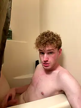 Snapshot of CreamyAustin chatting on September 18, 1:07 am CreamyAustin online show from September 18, 1:07 am