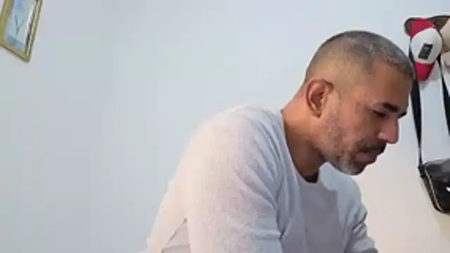 jackbigcock11 online show from December 21, 10:40 pm