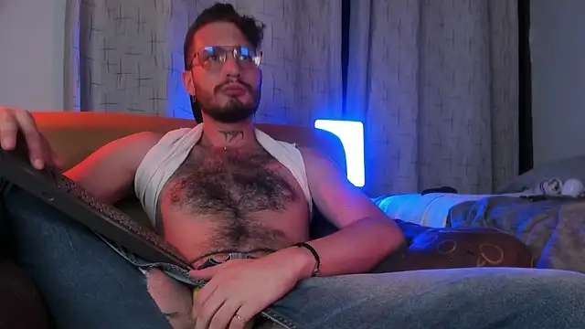 axel giracr online show from January 30, 9:04 am