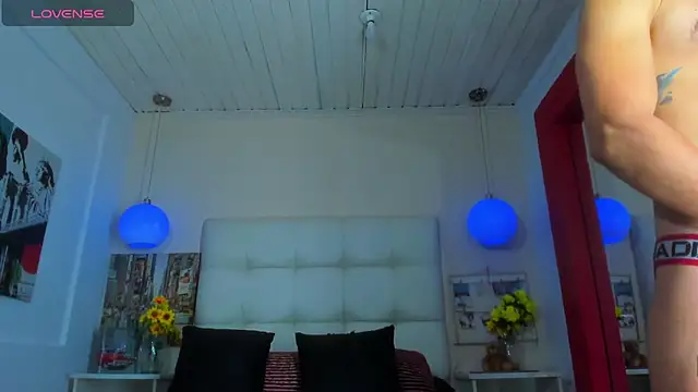 ElianFoxter online show from April 12, 10:32 pm