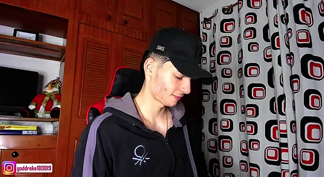 Snapshot of god_drake chatting on December 14, 10:34 am god drake online show from December 14, 10:34 am