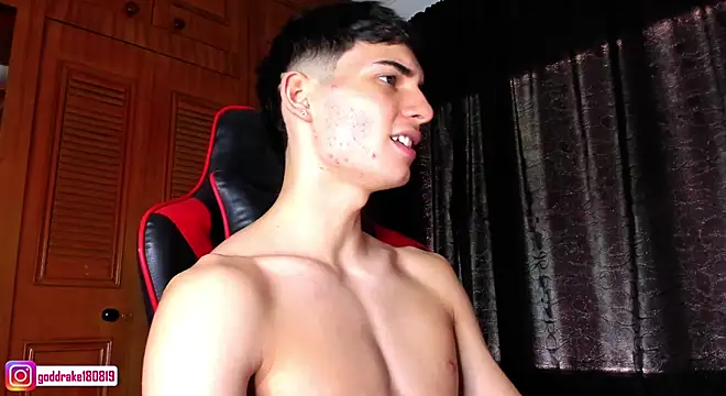Snapshot of god_drake chatting on January 13, 4:41 pm god drake online show from January 13, 4:41 pm