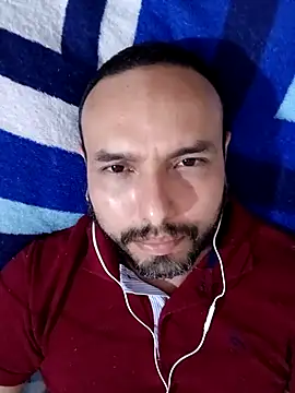 Snapshot of ElSunEagle chatting on December 12, 5:10 am ElSunEagle online show from December 12, 5:10 am