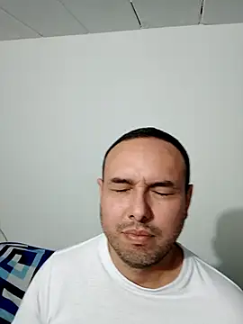 Snapshot of ElSunEagle chatting on September 14, 3:52 am ElSunEagle online show from September 14, 3:52 am